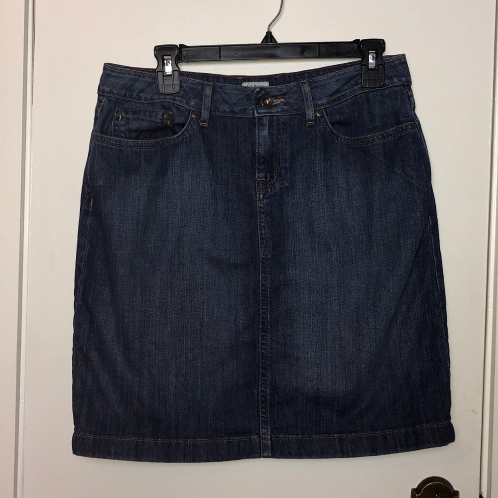 L.L. Bean favorite fit size 8 petite skirt.